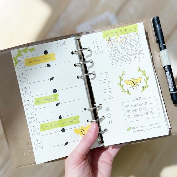 Bee themed bullet journal spread - weekly and monthly
