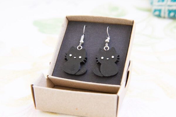 Cute halloween black cat earrings in kraft earring box